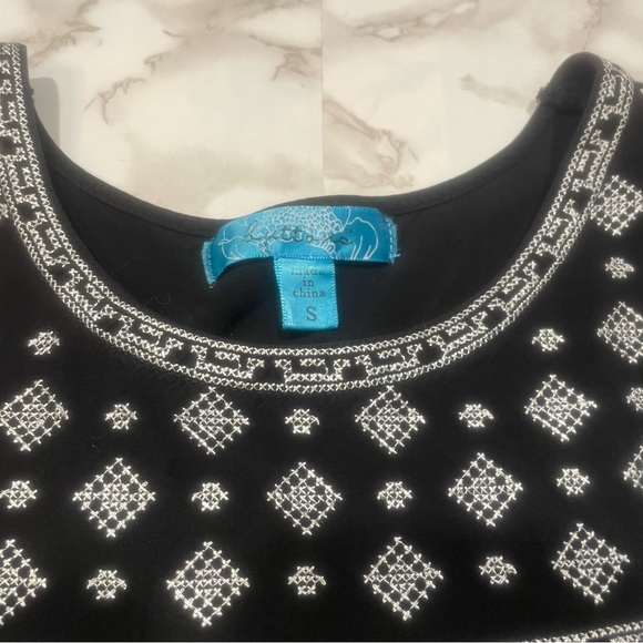 Buttons Embroidered Top - Picture 3 of 10